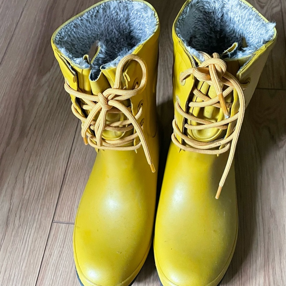 Bogs Yellow Lace Up Boots with Gray Lining
